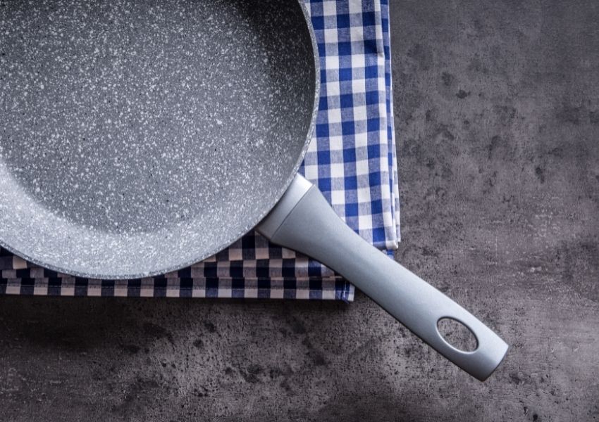 how to get burnt food off ceramic pan